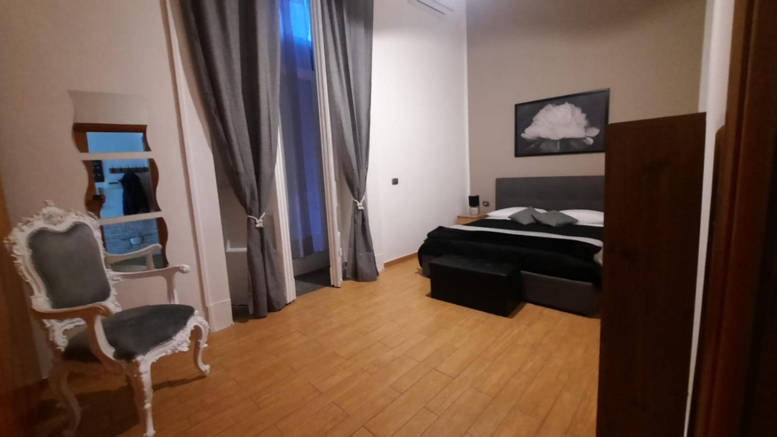 White Home Quartieri Spagnoli Naples Extérieur photo