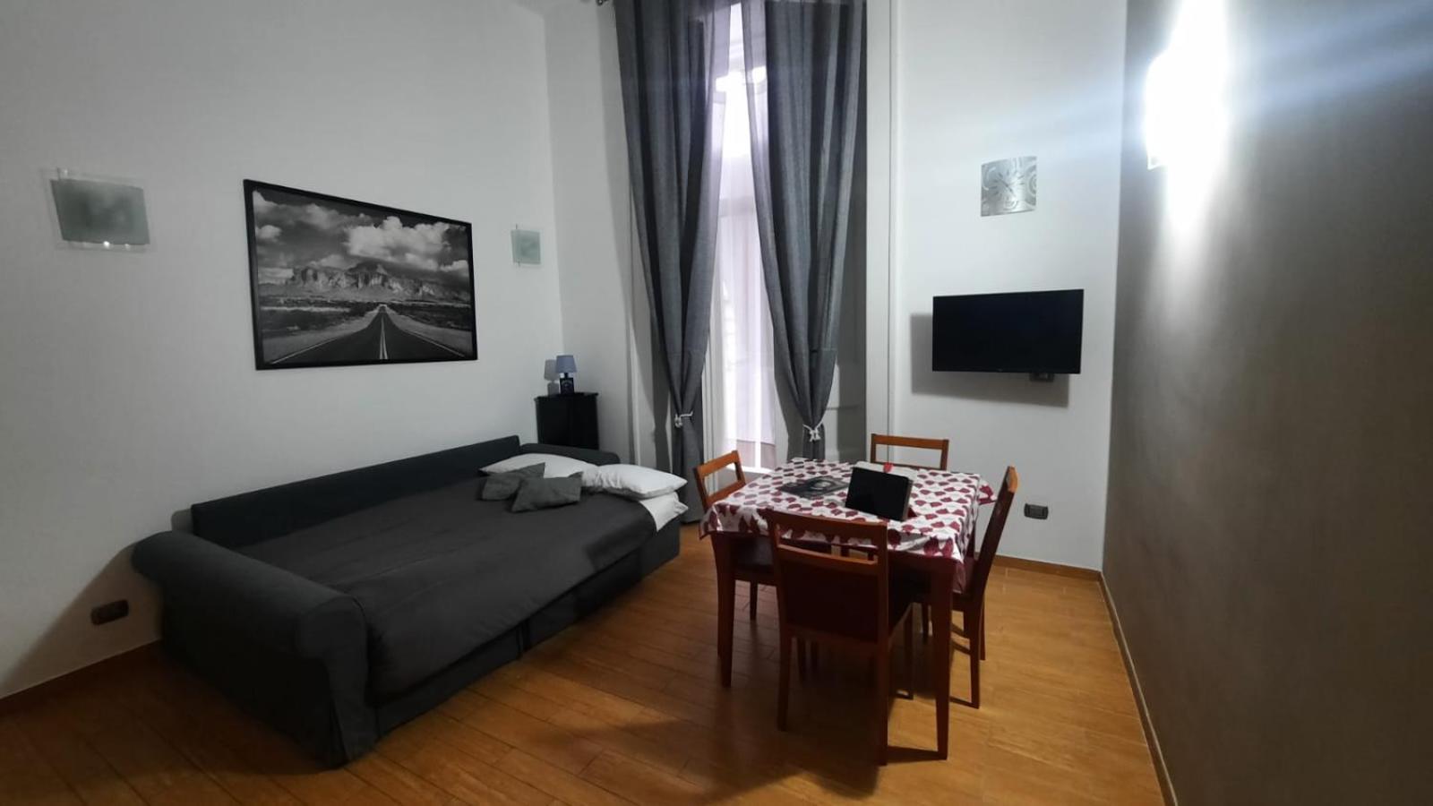 White Home Quartieri Spagnoli Naples Extérieur photo
